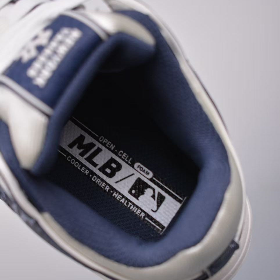 Non-slip Walking Shoes (Tennis/Skateboard Style)