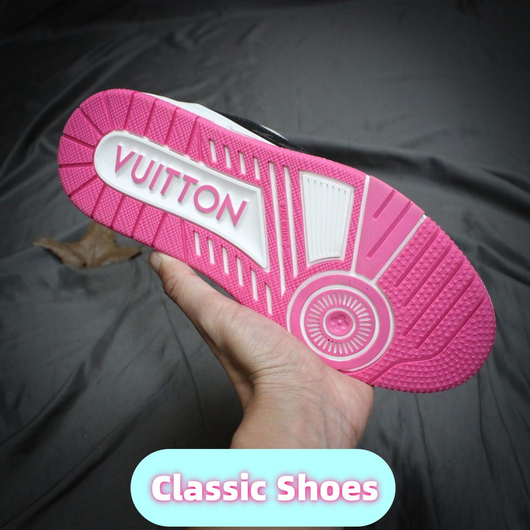 Stylish men's and women's sneakers, classic collaboration models.