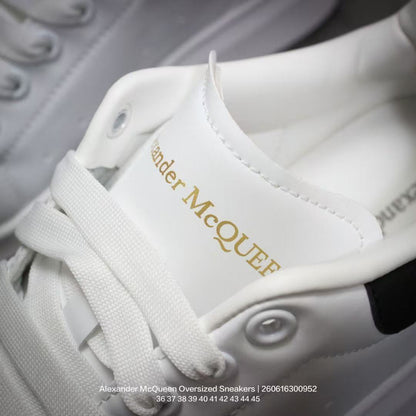 Classic tennis-style, fashionable, casual, non-slip lace-up shoes designed for both walking and running.