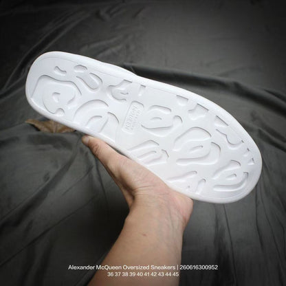 Classic tennis-style, fashionable, casual, non-slip lace-up shoes designed for both walking and running.