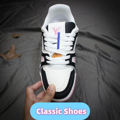 Stylish men's and women's sneakers, classic collaboration models.