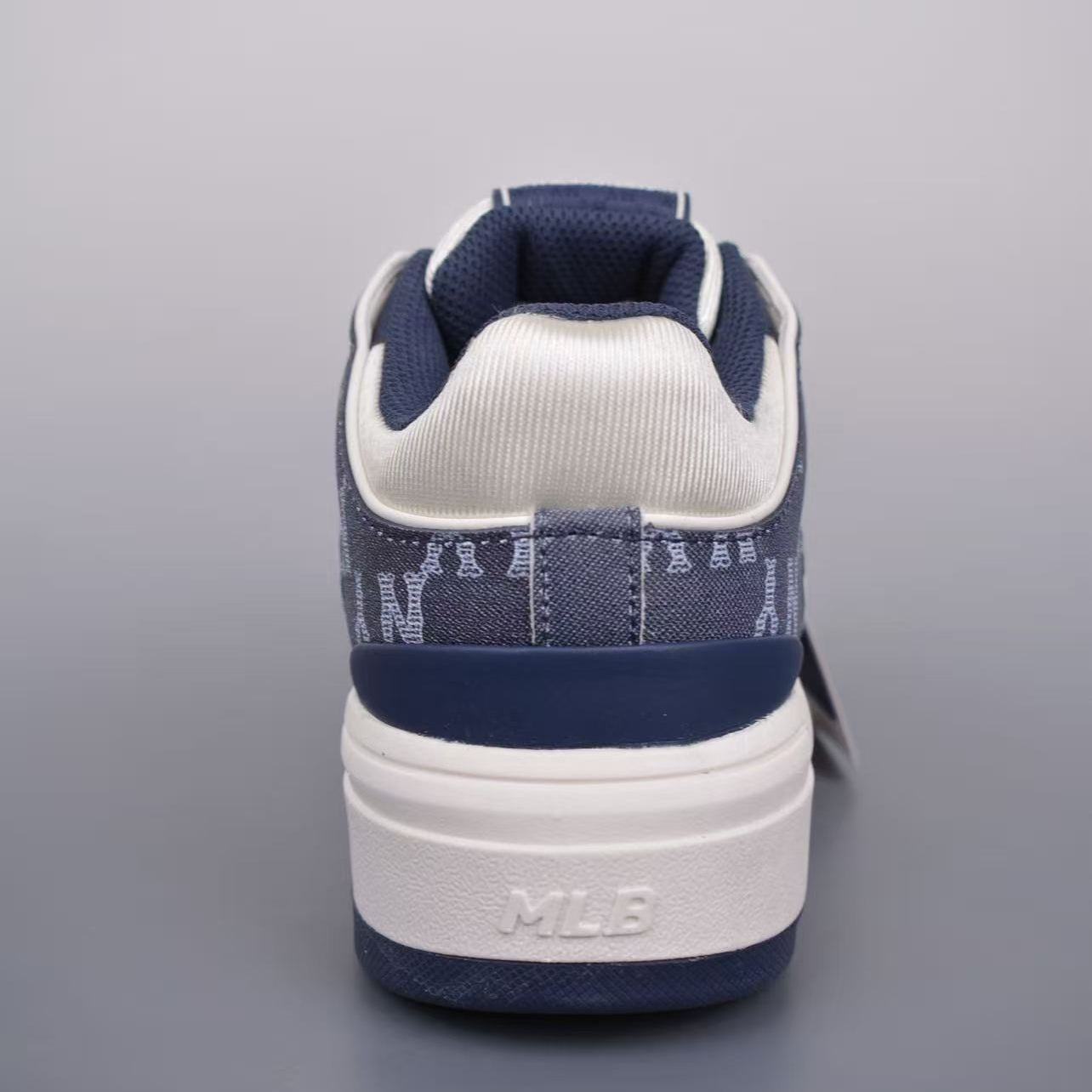 Non-slip Walking Shoes (Tennis/Skateboard Style)