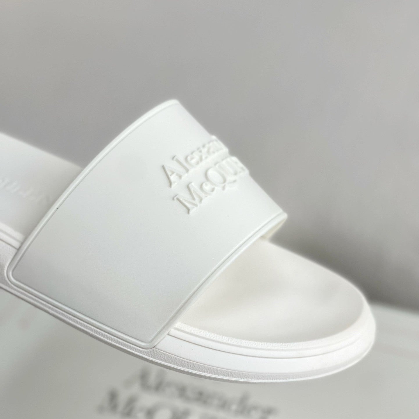 Unisex White Casual Letter-Print Slides