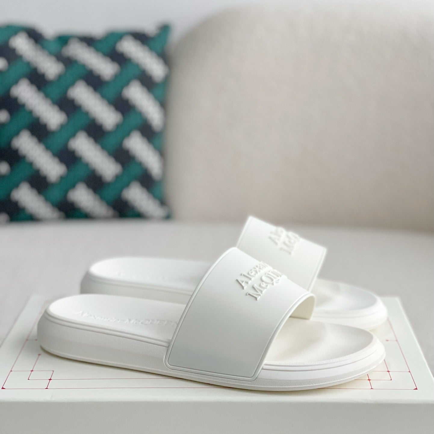 Unisex White Casual Letter-Print Slides