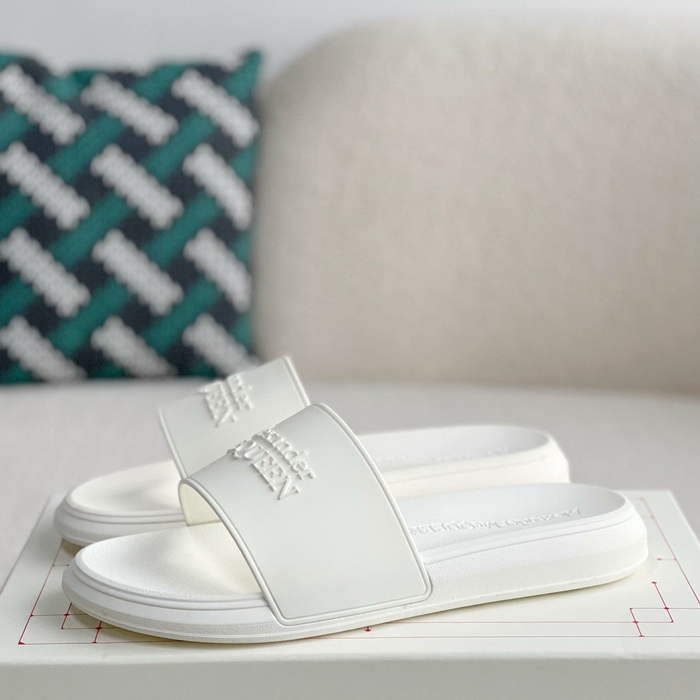Unisex White Casual Letter-Print Slides
