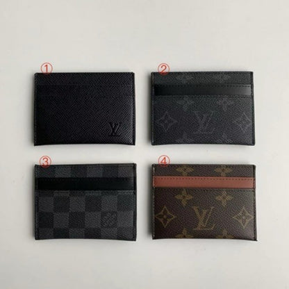 A classic-style card holder—lightweight and convenient to carry.