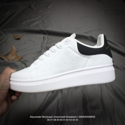 Classic tennis-style, fashionable, casual, non-slip lace-up shoes designed for both walking and running.