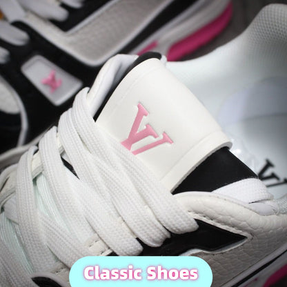 Stylish men's and women's sneakers, classic collaboration models.