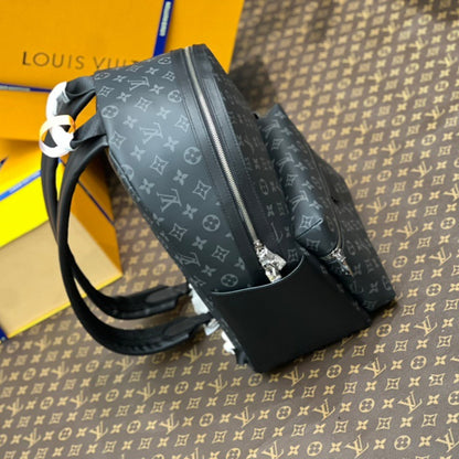 Classic letter-print unisex backpack; casual style, fashionable brand, versatile.