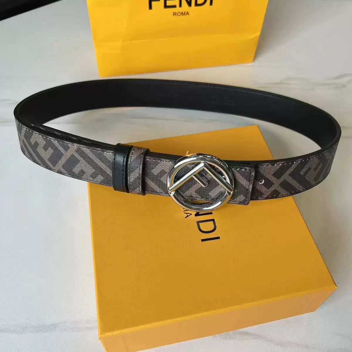 Luxury belt in classic logo style