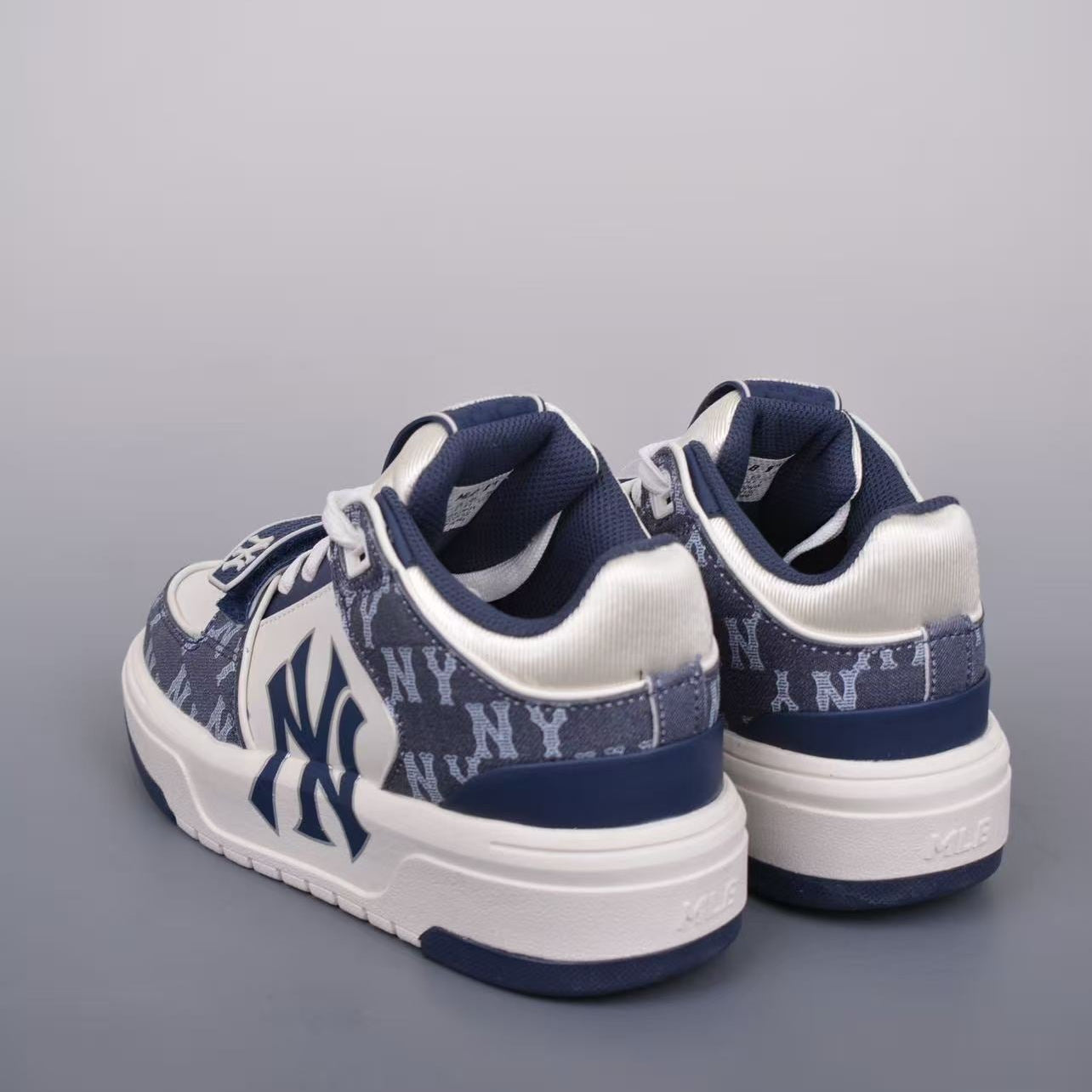 Non-slip Walking Shoes (Tennis/Skateboard Style)