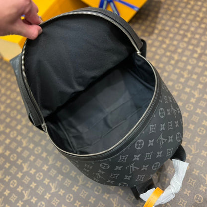 Classic letter-print unisex backpack; casual style, fashionable brand, versatile.
