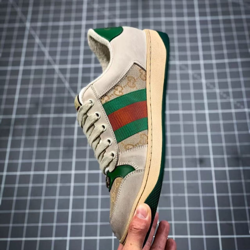 Classic canvas sneakers—high-quality, casual, and stylish.