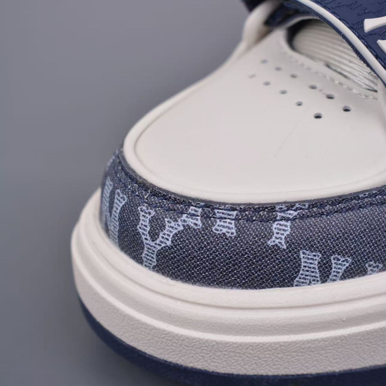 Non-slip Walking Shoes (Tennis/Skateboard Style)