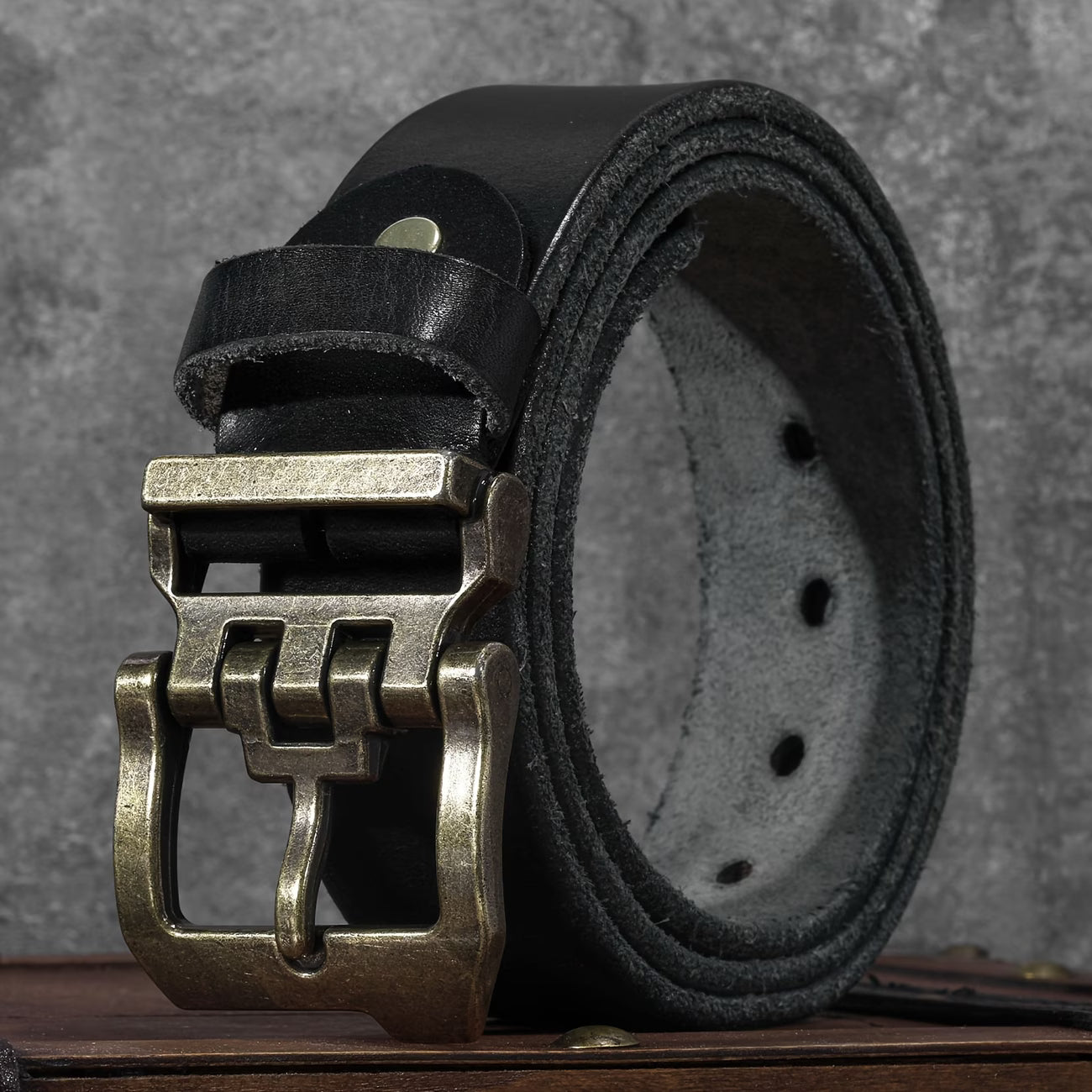 Crafted from premium top-grain cowhide using exquisite workmanship.