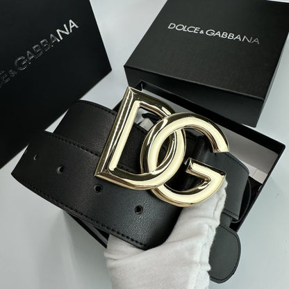 Classic belt featuring a stylish, luxurious, and business-ready logo design; available in gold, silver, and black.