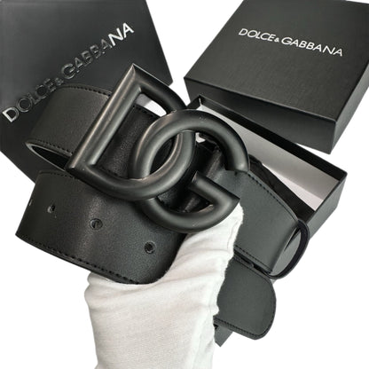 Classic belt featuring a stylish, luxurious, and business-ready logo design; available in gold, silver, and black.