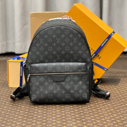 Classic letter-print unisex backpack; casual style, fashionable brand, versatile.