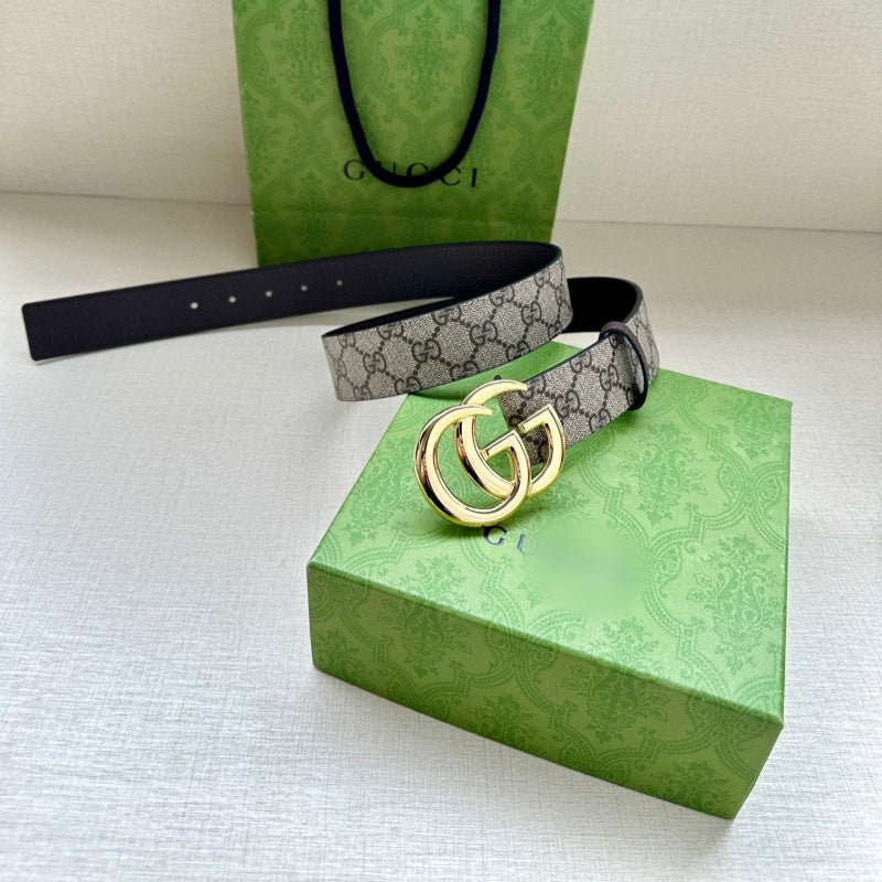 Fashionable genuine leather belt with letter detailing, suitable for pairing with jeans or dress trousers.