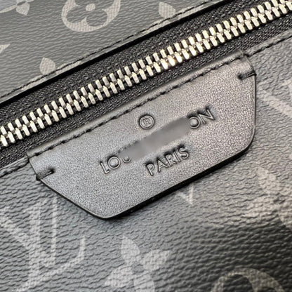 Classic letter-print unisex backpack; casual style, fashionable brand, versatile.