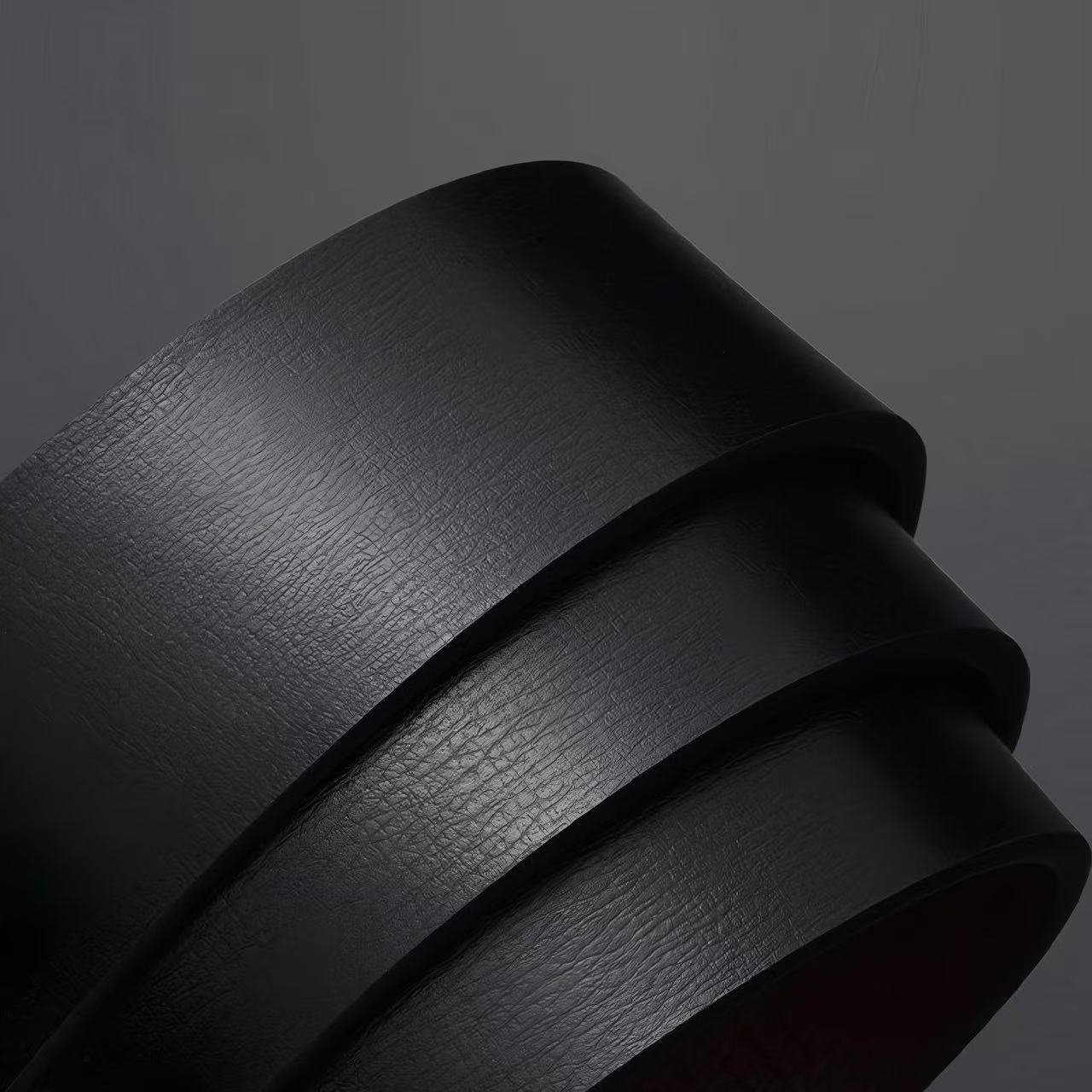 Luxury Men's Leather Belt with Automatic Logo Buckle